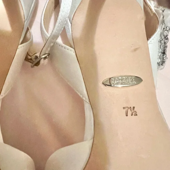 Badgley Mischka Collection Blanca Sandal in Soft White - Picture 5 of 6